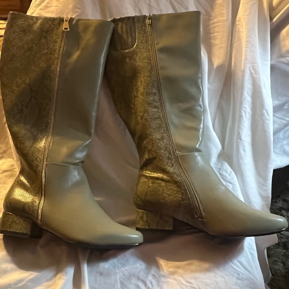 EUC Comfortview knee high boots. Size 8 1/2 W women’s. - Picture 6 of 10